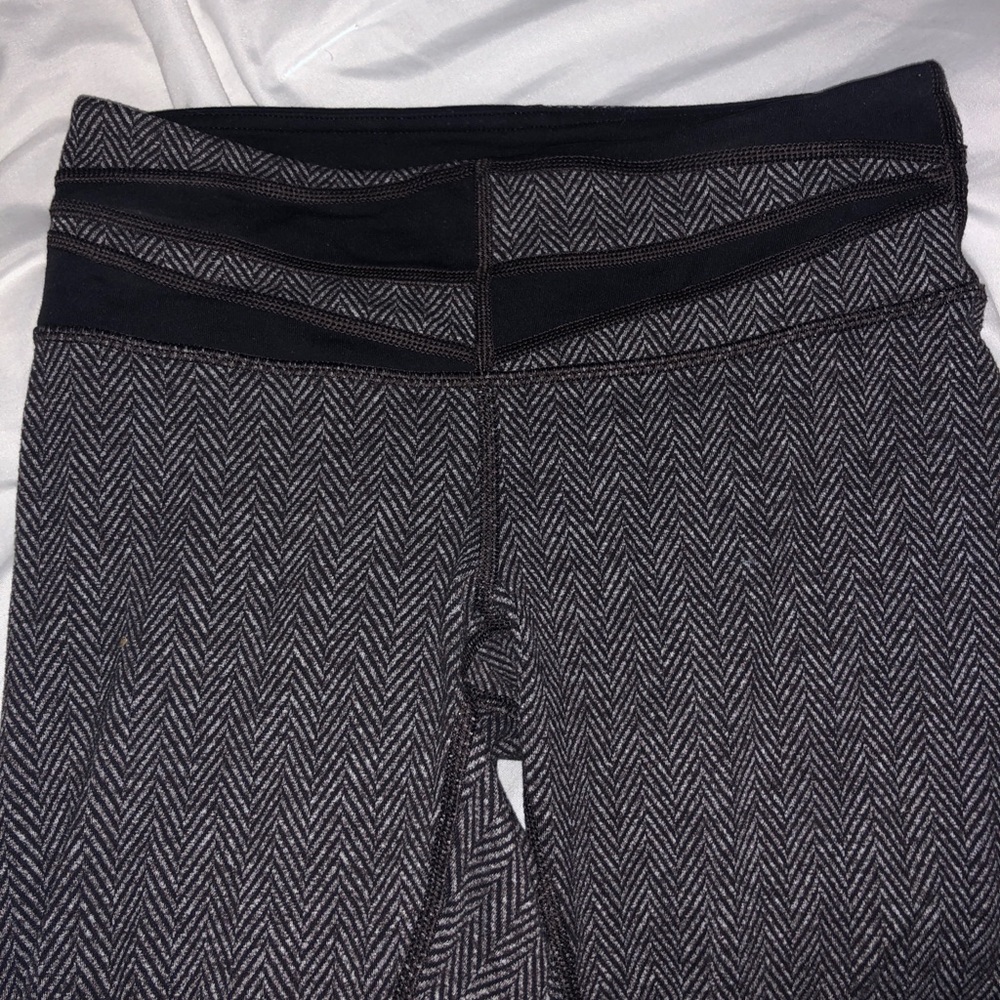 LULULEMON LONG LEGGINGS, ZIG ZAG PRINT